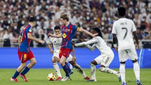 De Jong juega su mejor final en el Barça