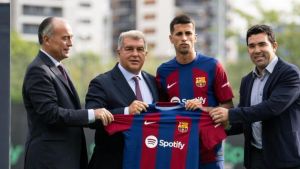 Deco: ”Fichamos a Cancelo porque mejora la calidad del equipo”