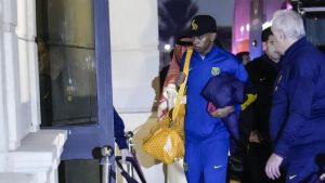El Barça llega a Jeddah tras un recibimiento de campeón y con el CAT incluido