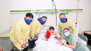 El Barça reparte ilusión y sonrisas entre los niños y niñas hospitalizados