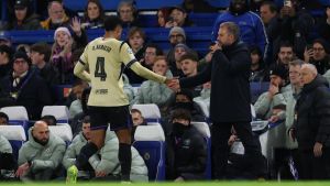 El día después del error de Araujo: el vestuario cierra filas con él