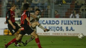 El ”doblete” final de Marc Overmars