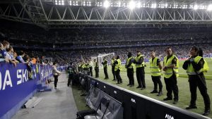 El Espanyol se protege de cara al derbi ante el Barça: redes en los fondos para evitar lanzamiento de objetos