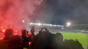 El FC Barcelona expulsará a un socio que intentó entrar en Brujas con bengalas