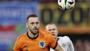 El Inter abriría la puerta a De Vrij si logra fichar a otro central