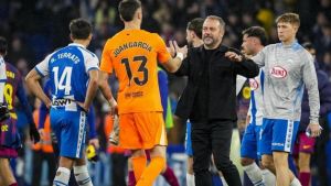 El líder Barça mantiene al Real Madrid en la distancia