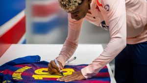 En marcha la subasta solidaria de las camisetas del Barça del día del PSG