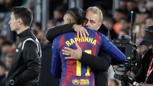 Encendida defensa de Flick a Raphinha: ”Que no esté en el once de la FIFA es una broma”