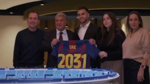 Eric Garcia firma su renovación con el Barça hasta 2031