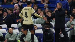 Flick atribuye la situación de Araujo a ”un tema privado” y dice que no está para jugar