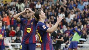 Flick cree que De Jong aún ”debe mejorar” tras su gripe y elogió a Eric Garcia como ”6”