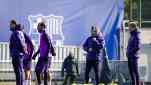 Flick: ”De Jong es un motivo privado y Pedri jugará 30 minutos”