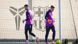 Flick deja en el aire la apuesta por Ter Stegen o Joan Garcia en la Copa