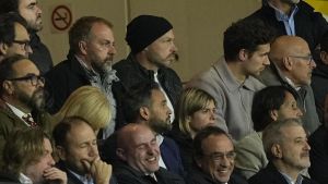 Flick examina a Marc Bernal en el Catalunya-Palestina