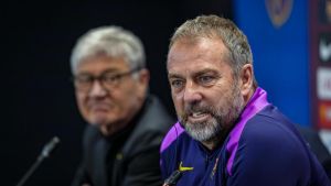 Flick felicita a Manolo González y da el ”alta” a Olmo