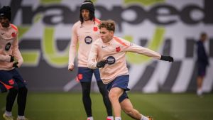 Flick recupera a dos jugadores para el partido contra el Betis