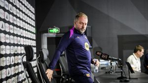 Flick, sobre si juega Mbappé: ”¿Cuántos Clásicos jugamos en año y medio y cuántos ganamos?”