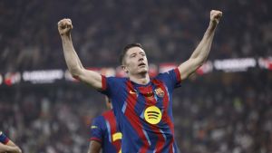 Golazo de Lewandowski para volver avanzar al Barça aunque solo dos minutos