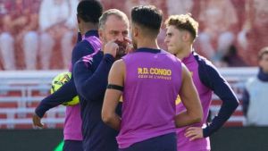 Koundé (and Flick), awaiting Eric´s condition