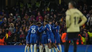 La prensa inglesa carga contra el Barça y ensalza a un Chelsea desatado en Stamford Bridge