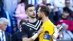 La primera gran noche de Joan Garcia fue contra el Atlético