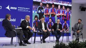 Laporta: ”El Barça puede afrontar cualquier inversión, pero muchos gallos en el corral no funcionan”