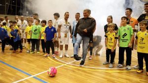 Las imágenes del acto benéfico en Castelldefels con Laporta de protagonista