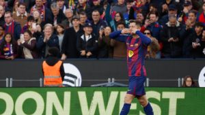 Lewandowski coge el testigo de Eulogio Martínez para ser historia del Camp Nou