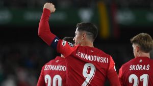 Lewandowski regresa igualando un registro de Messi
