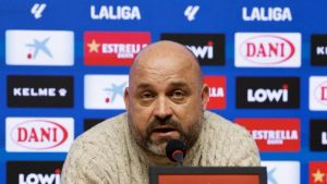 Manolo González: ”Lecciones de comportamiento, no. Cuando vino Luis Figo al Camp Nou...”