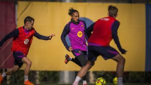 Raphinha y Joan Garcia, de vuelta dos meses después