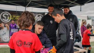 Roberto Fernández ya piensa en el Barça: ”El derbi es mucho más que tres puntos”