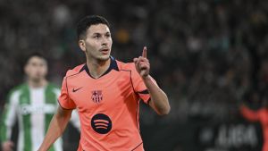 Roony se reivindica: gol y asistencia en su reaparición