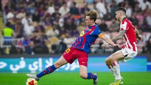 Stam, leyenda del United, recomienda el fichaje de Frenkie: ”Es el que necesitan”