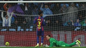Szczesny se pudo despedir de la portería del Barça con otra noche para olvidar