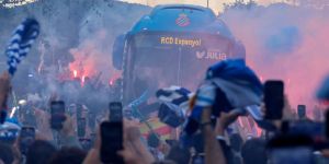 Un recibimiento histórico de la afición perica antes del derbi