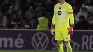 Völler apremia a Ter Stegen para resolver su futuro